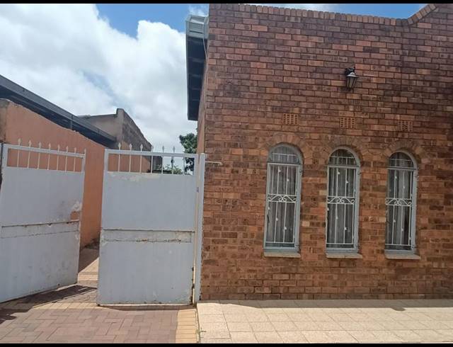 3 BEDROOM HOUSE FOR SALE IN ORLANDO EAST